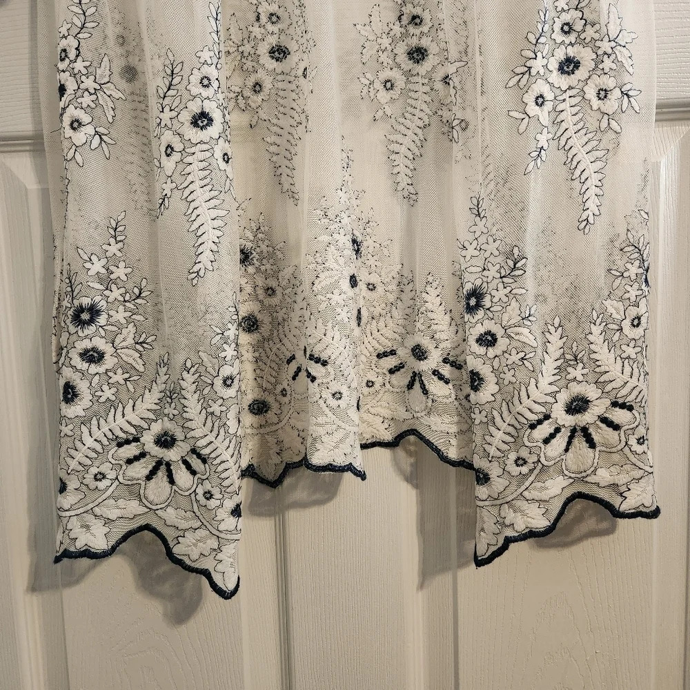 Blue Rain white lace embroidered floral oversized beach Vacation coverup Medium - Picture 6 of 10